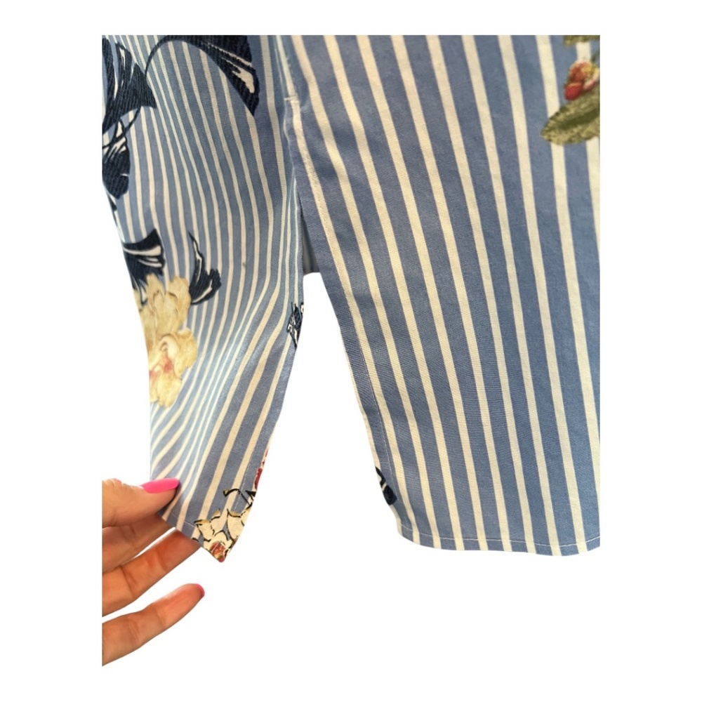 👚 EUC CHICO’S Floral Stripe No Iron Button Up Shirt | Size 4/6 (0) - Picture 6 of 8